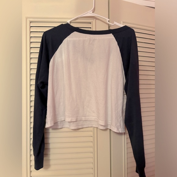 Hollister long sleeve. Size S. - Picture 2 of 3